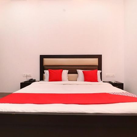 Oyo 23235 Hotel Roopmahal & Restaurant Амритсар Экстерьер фото